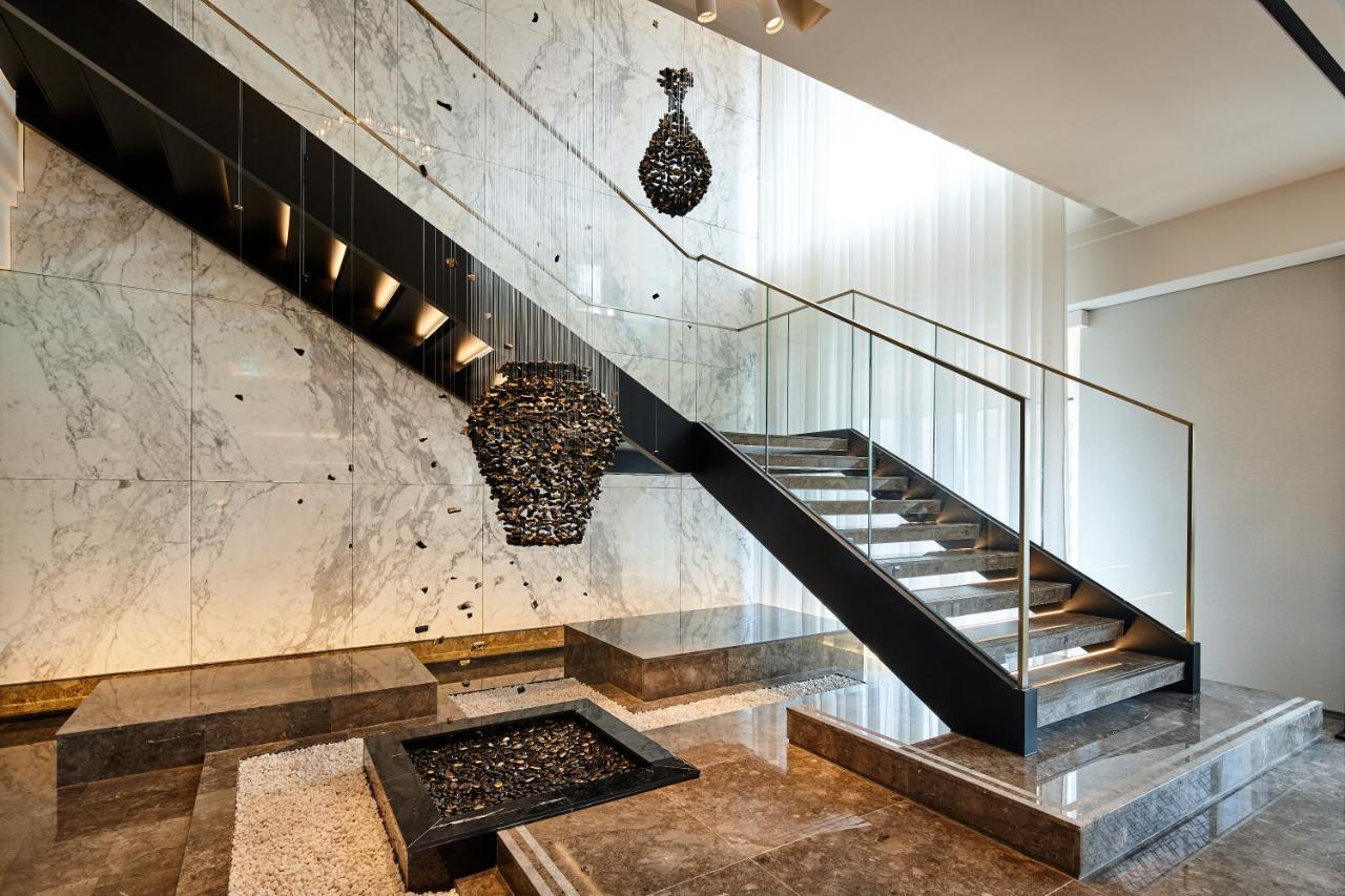 Hotel Lotte Executive Tower 5*