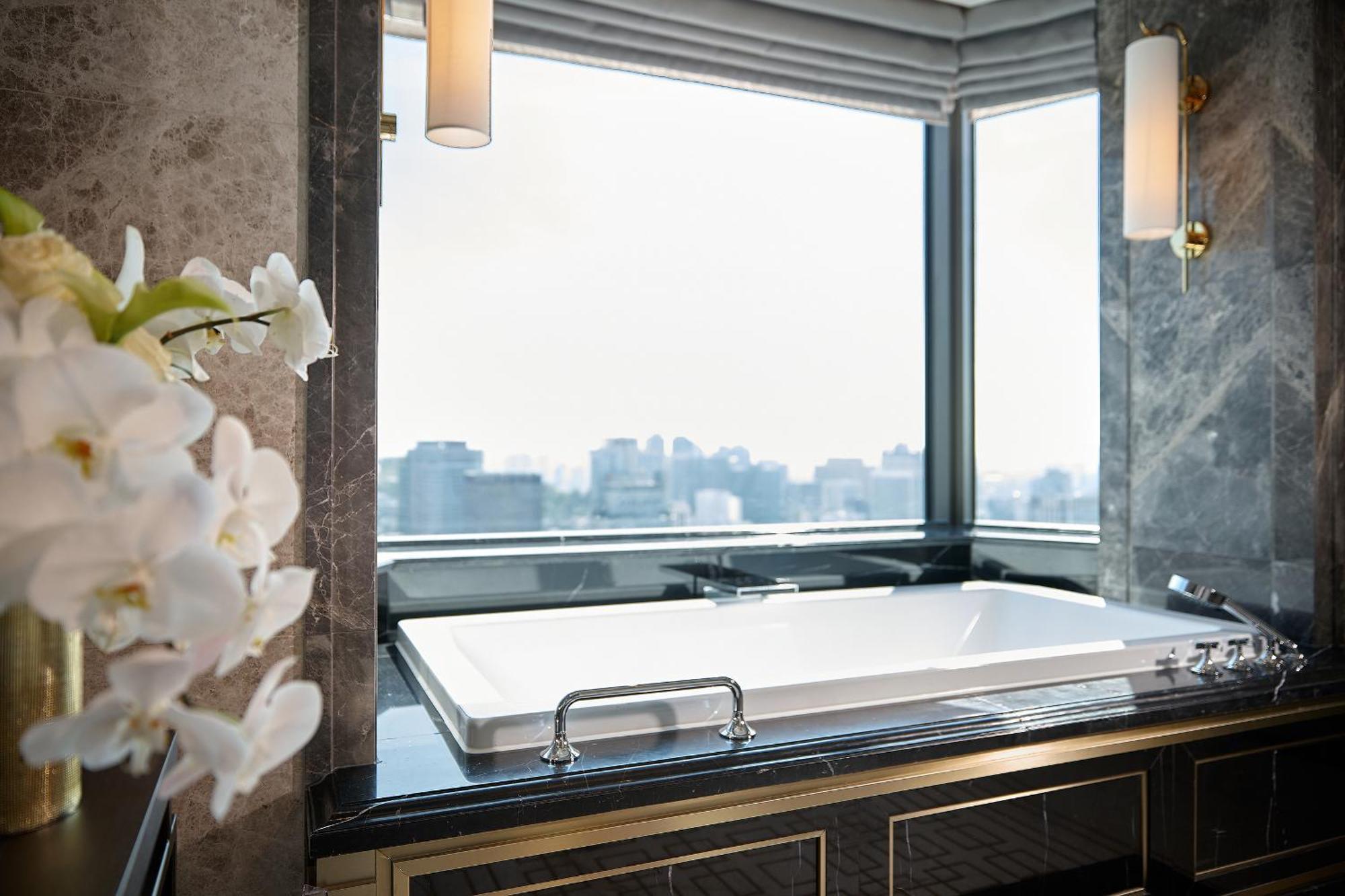 Lotte Executive Tower Hotel 5*