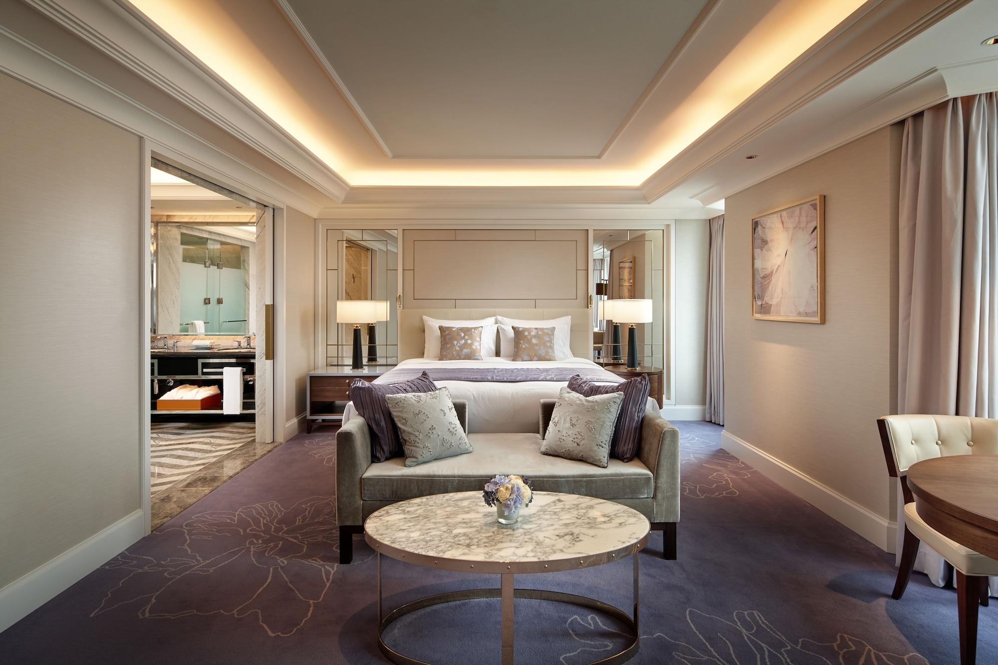 Lotte Executive Tower Hotel 5*